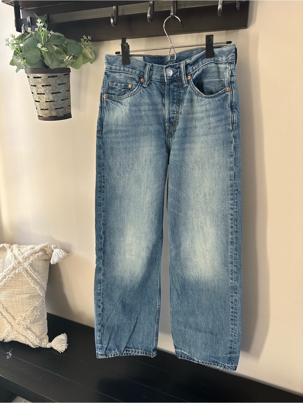 🍎 H&M Straight Loose Fit Men’s Jeans - Light Blue